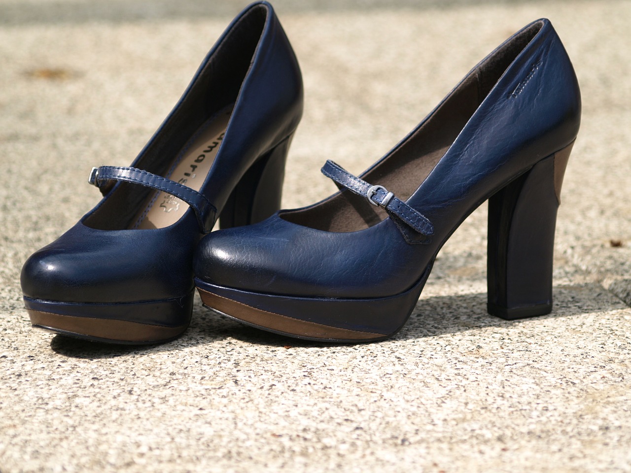 High-heels-debate-equality-act-guidance-for-employers-dress-codes