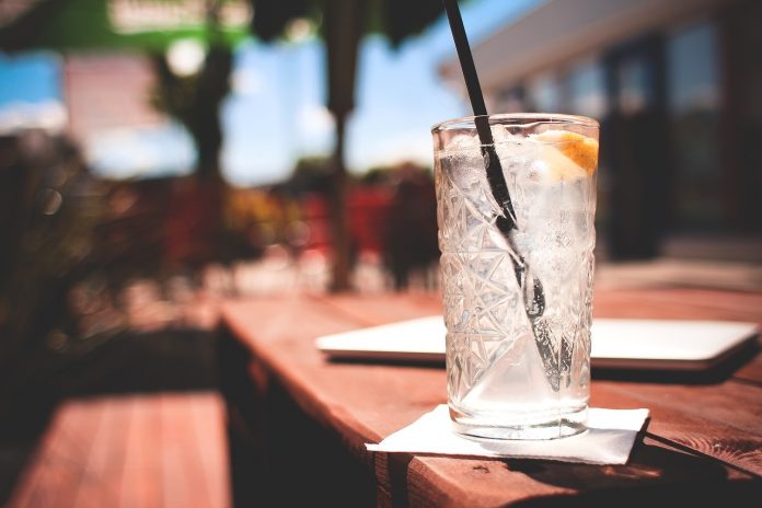 As Lloyd's of London bans booze during the day, we look at how employers can manage alcohol related problems in the workplace